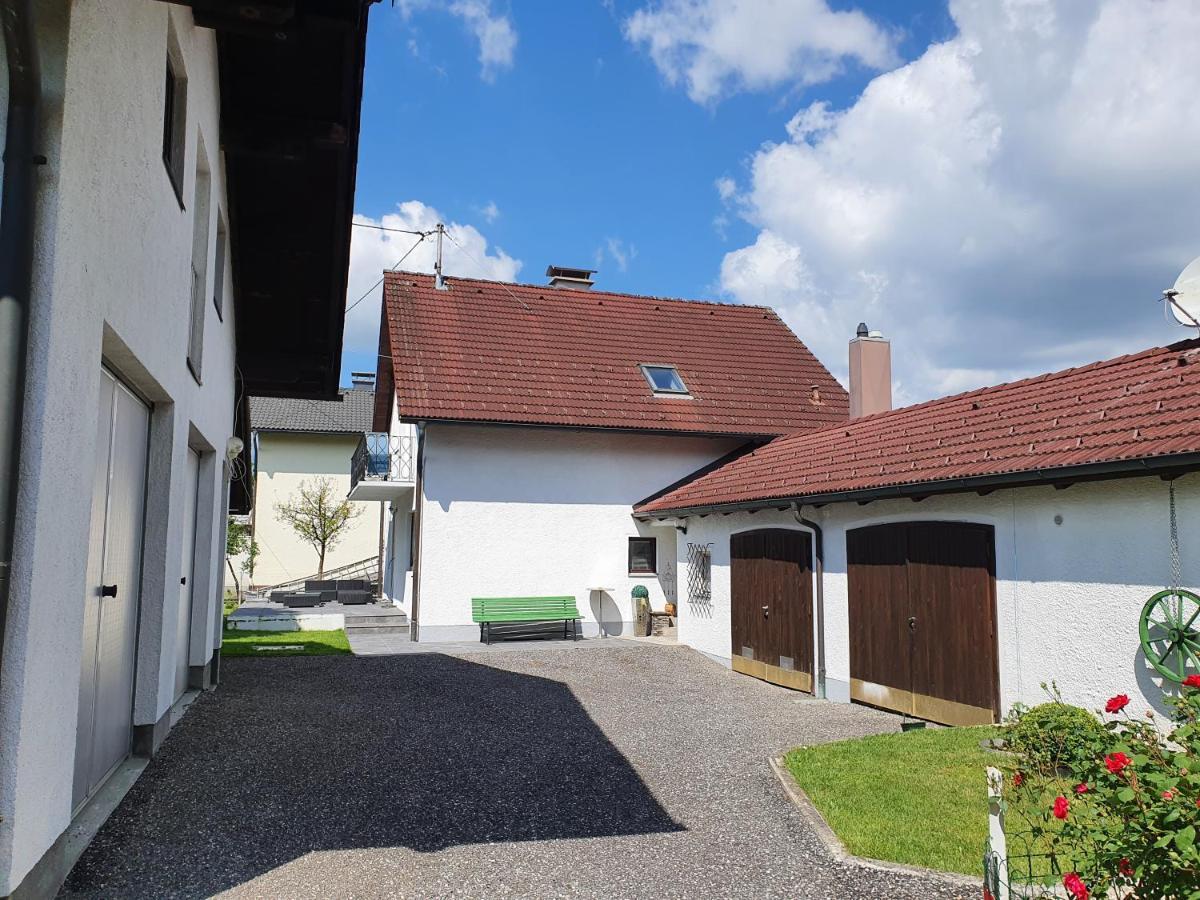 Bogi'S Ferienhaus - Pension Laakirchen Exterior photo